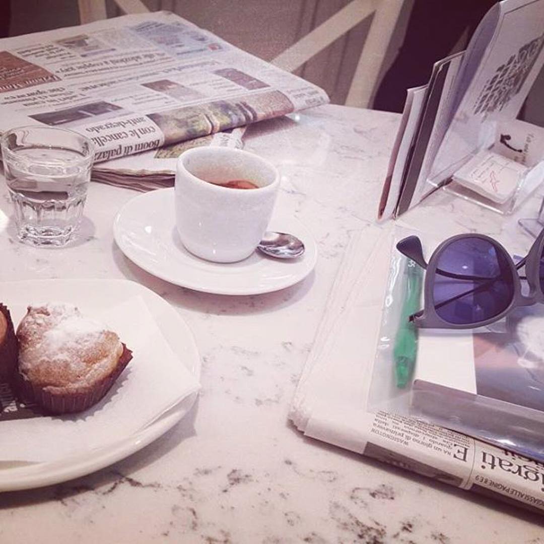 caffè, dolcetti, giornale per cominciare ... ph @carla_marchioro