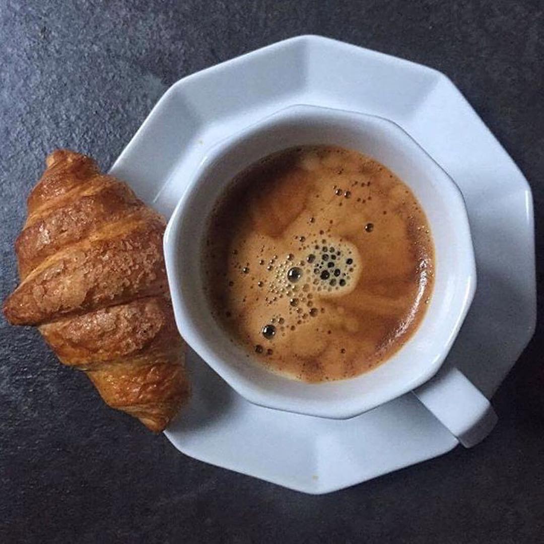 Il profumo del caffè al mattino è un piccolo rituale di felicità | ph @lalunasulcucchiaio