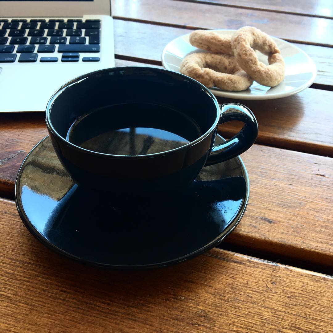 Caffè nero bollente | ph @bastet
