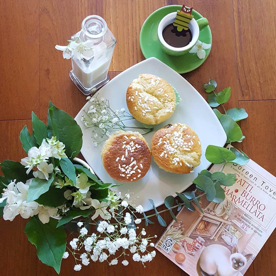 Colazione dolce e profumata con i muffin ai mirtilli di @assuntapecorelli | ph @shanty_la_gatta