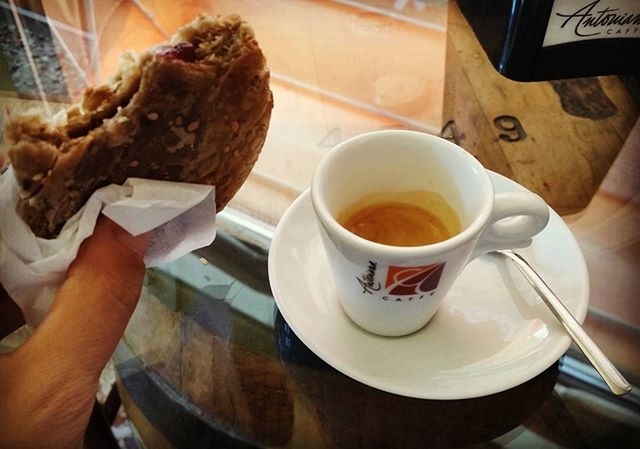 Caffè e brioche modello “Apple” | ph @massitrole