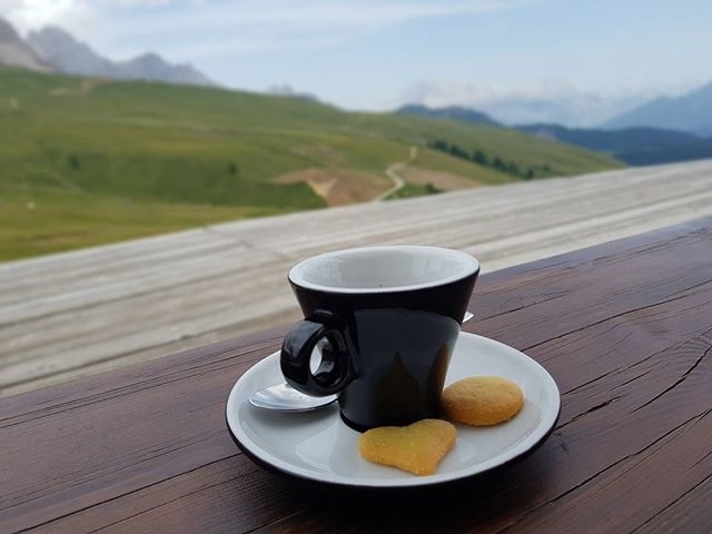 A coffee with a view | ph @carla_marchioro