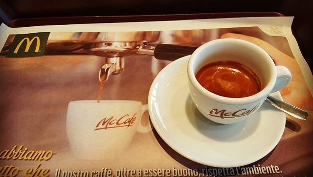 McCafe: from USA in ITALY | ph @massitrole

Un po' di pubblicità non guasta, del resto è l’anima del commercio